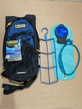 NWT CamelBak B/B 3 Liters BlowFish Hydration Expandable Backpack with Bladder